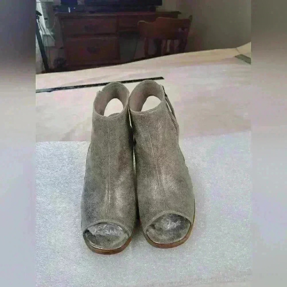 Paul Green Cayanne Peep Toe Ankle Bootie Taupe Metallic Leather Size 6.5(8.5US) - Picture 1 of 12